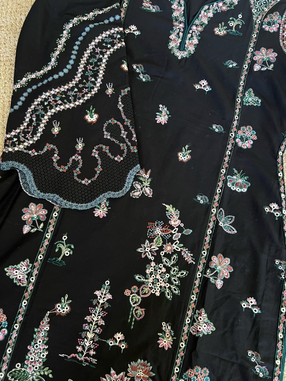 Hussain Rehar Embroidered lawn dress India Pakistani - Picture 10 of 12